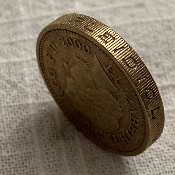Rare Vintage 2000 Queen Elizabeth One Pound upside down PLEIDIOL WYF IM OWLAD - Picture 4 of 7